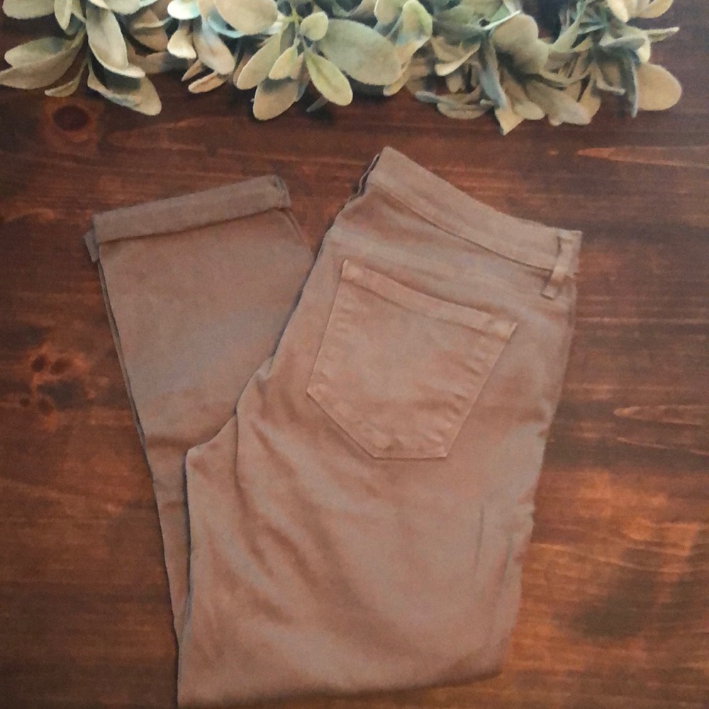 Loft modern cuffed crop